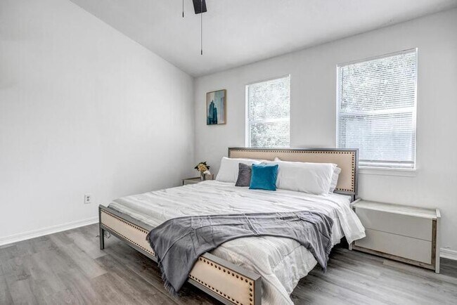 Building Photo - 111 E 1st St