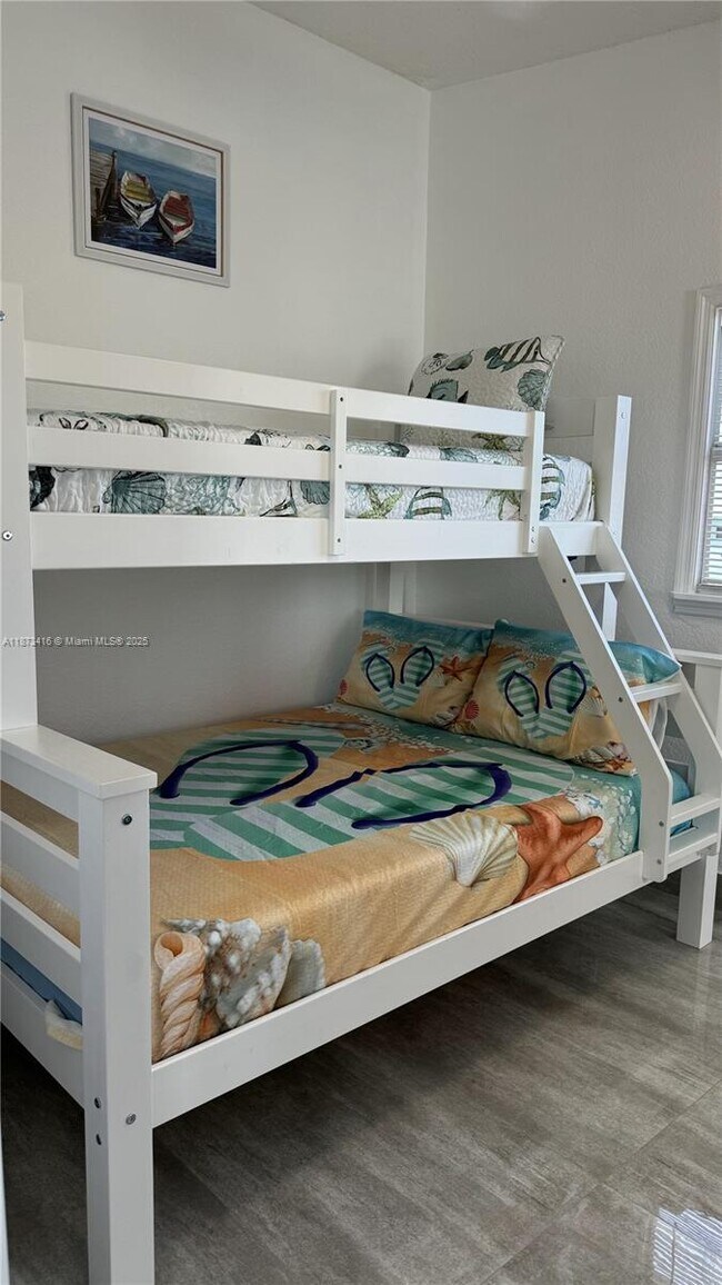 Building Photo - 443 4th Rd