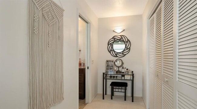 Building Photo - 6717 Roxbury Dr