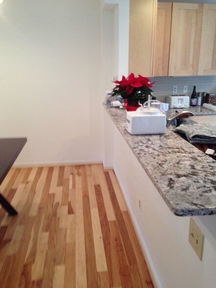 Building Photo - 10651 Pine Haven Ter