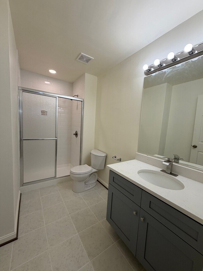 Building Photo - 2110 Commodore Ct