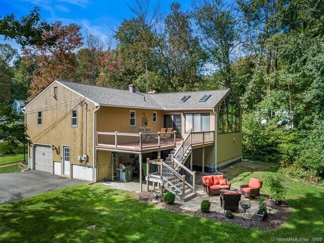 Building Photo - 40 Crestwood Dr