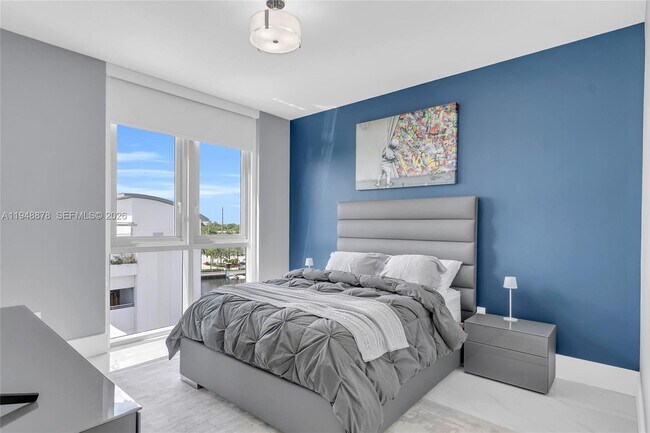 Building Photo - 17111 Biscayne Blvd