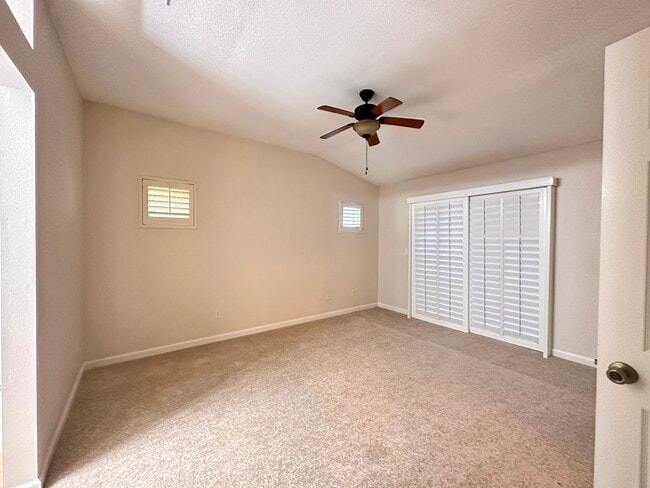 Building Photo - 4976 Mesa Ridge Dr
