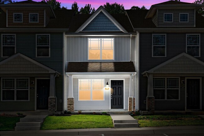 Building Photo - 2 Bedroom Condo For Rent Near Madison Street!