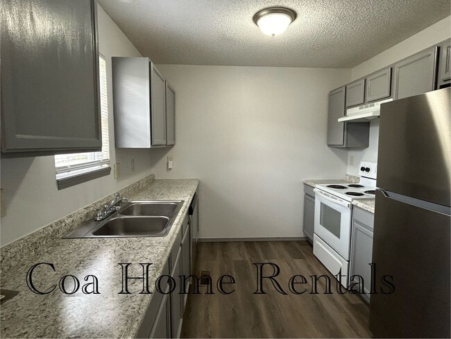 Building Photo - Northeast Duplex