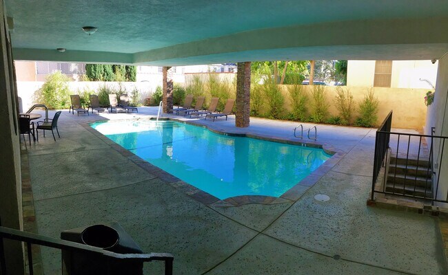 Building Photo - 430 N Maple Dr