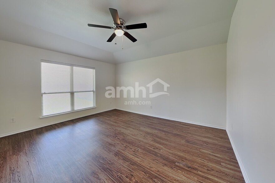Building Photo - 1000 Churchill Dr