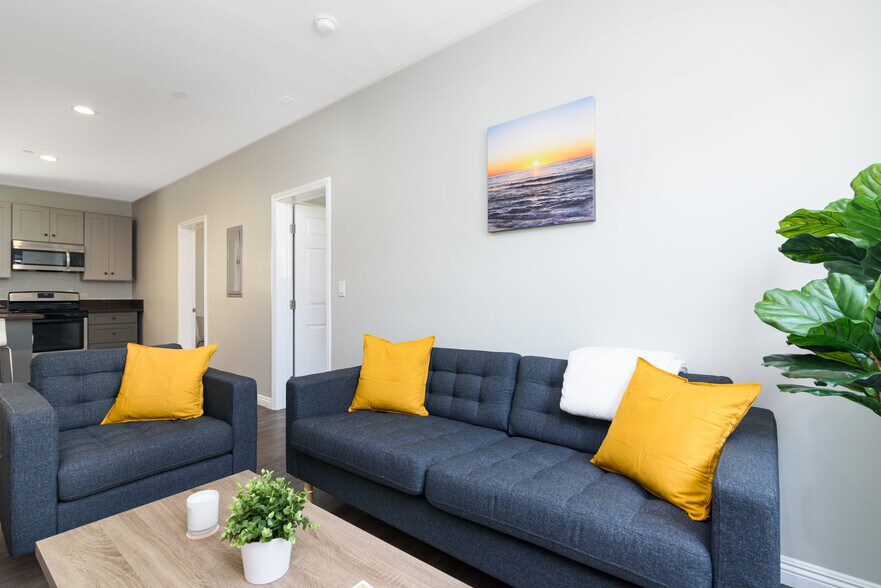 Building Photo - 1164 W 24th St