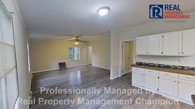 Building Photo - 20 Deer Ridge Dr E