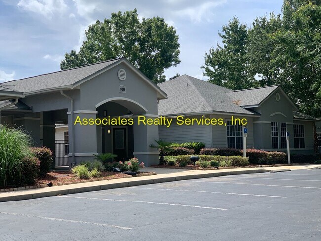 Building Photo - 3 bedroom home in Windsor Park!  Move in early August!