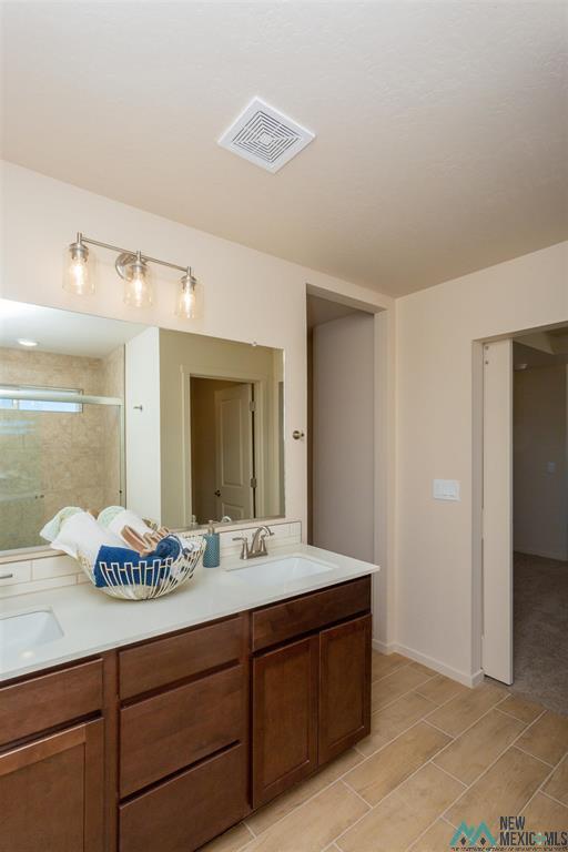 Building Photo - 8 Twin Berry Ct