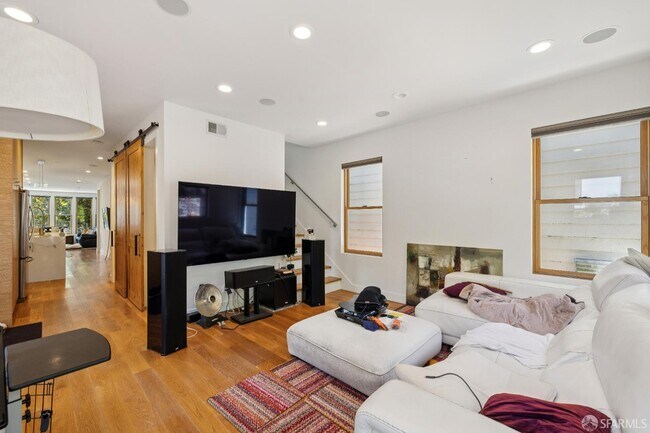 Building Photo - 568 29th St