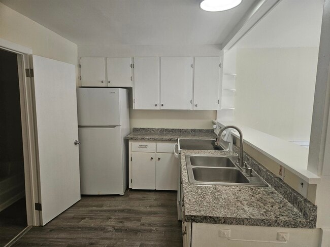 Building Photo - 87 6th St