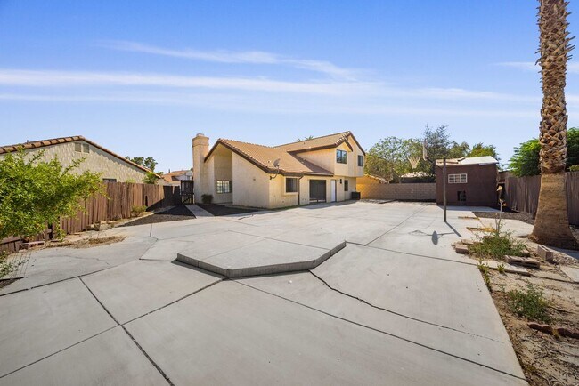 Building Photo - 5135 Pacifica Ave