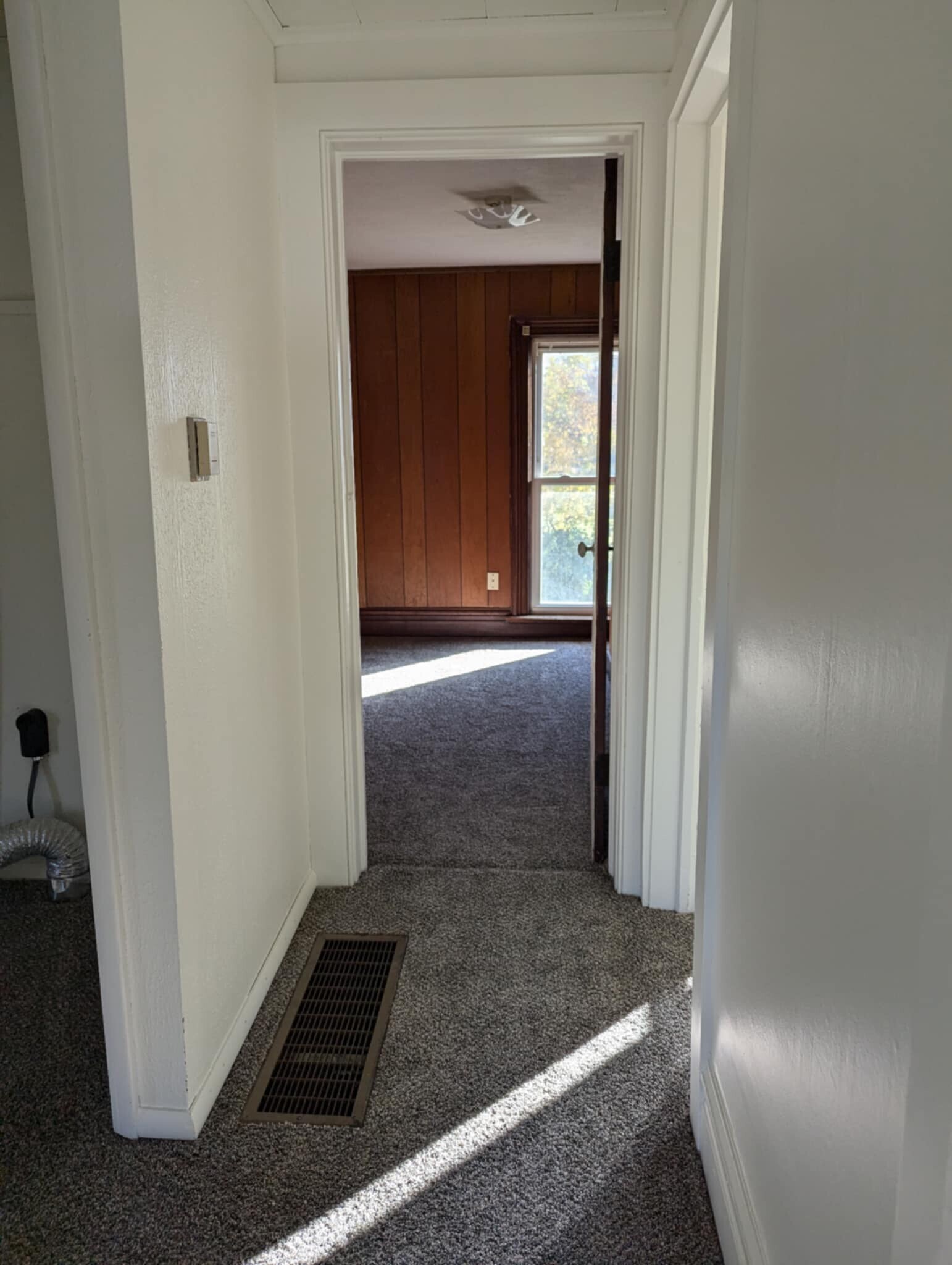 Building Photo - 709 E 2nd St