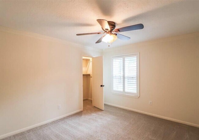 Building Photo - 15626 Canterbury Forest Dr