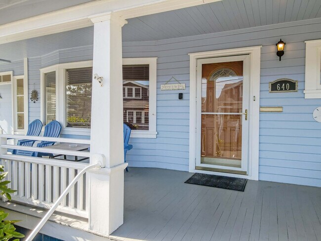 Building Photo - 640 S Columbia St