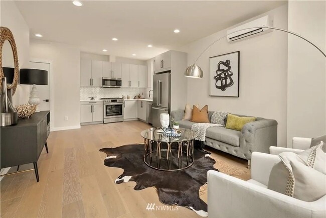 Building Photo - Ballard - Newer 3 Bedroom / 2.5 Bath Townh...