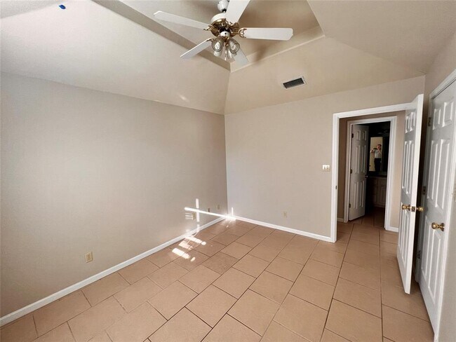 Building Photo - 1405 Ave L