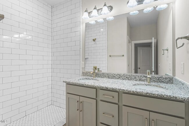 Building Photo - Four bedroom, 3.5 bath newly constructed townhome in Burlington