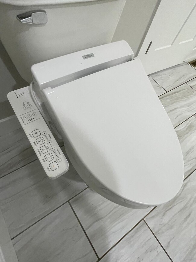 Building Photo - Built in 2020! 3 Bed 2 Bath w/ FENCE and UF Walk Out Basement