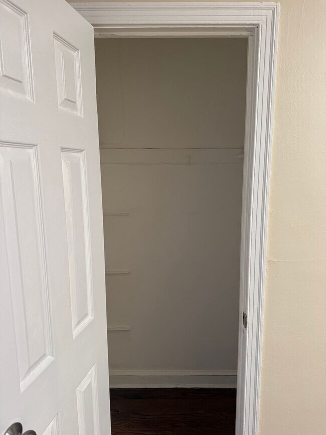 Building Photo - Move in Special! 2 Bed 1 Bath SE DC