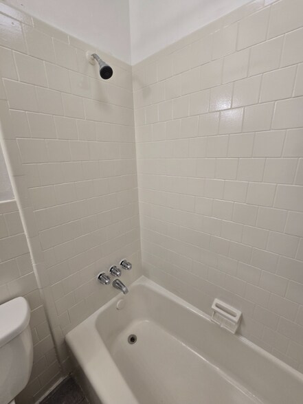 Building Photo - 2650 Wayside Dr