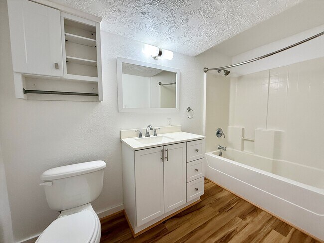 Building Photo - 232 S Tesch St