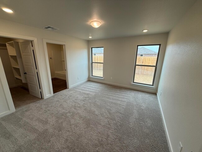 Building Photo - 1305 N Chicago Ave