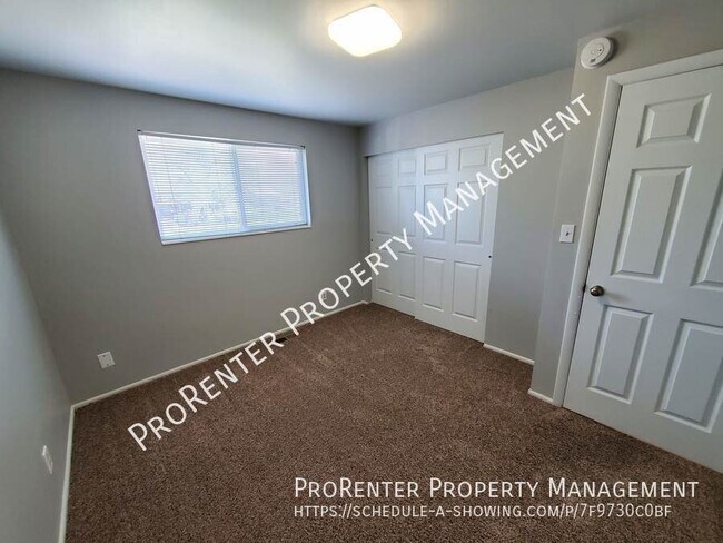 Building Photo - 865 E 350 N