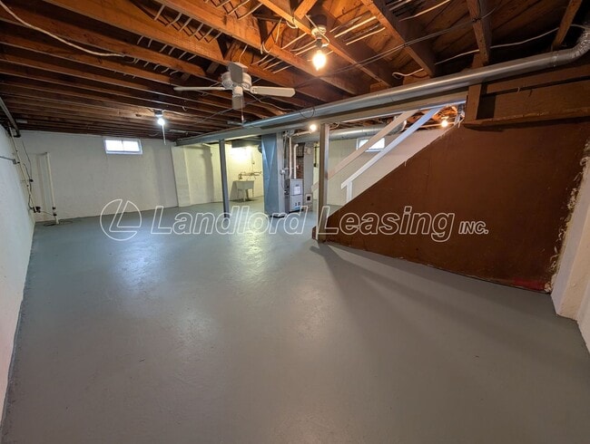 Building Photo - Nice 3 bedroom bungalow with full basement and garage.