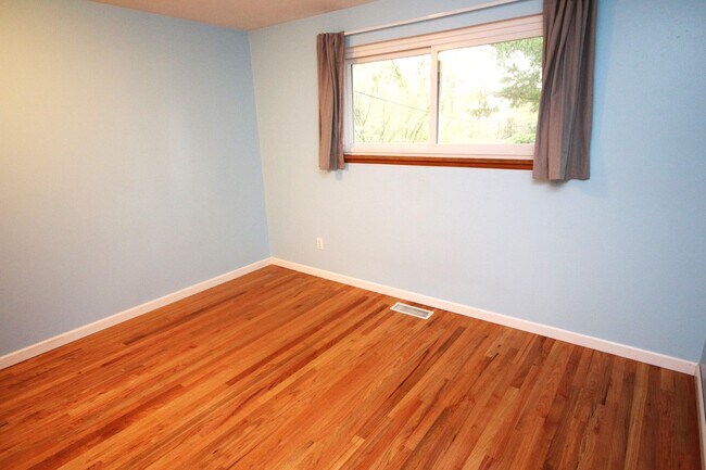 Building Photo - Beautifully Renovated Home in the Heart of Normandy Park