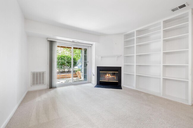 Building Photo - 6910 Victoria Dr