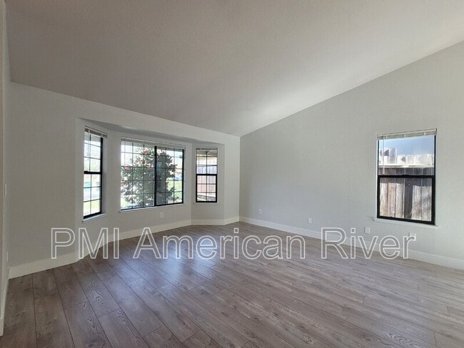 Building Photo - 5108 Parque Vista Way