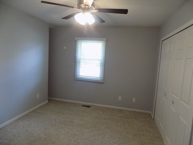 Building Photo - Nice Updated 4 bedroom house with first floor primary bedroom/Bathroom