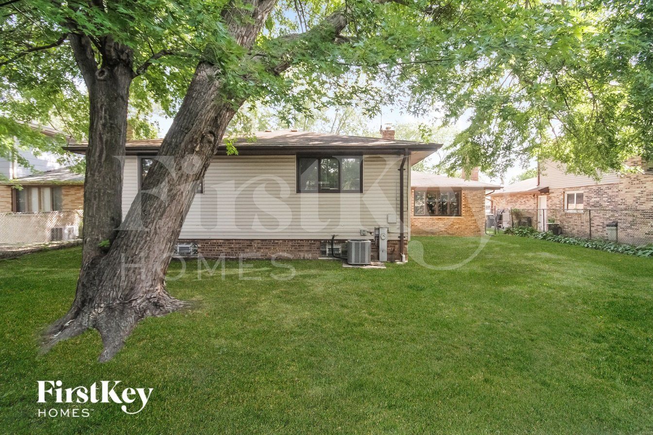 Building Photo - 18428 Lange St