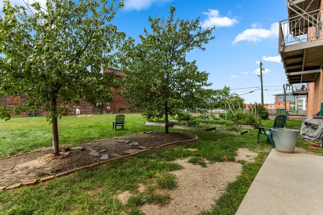 Building Photo - 2003 Brooklyn St