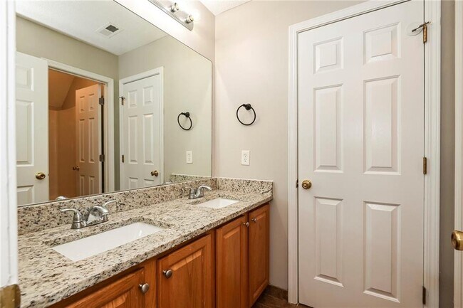 Building Photo - 418 Silverleaf Ln