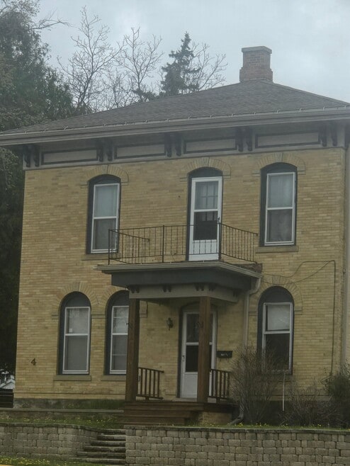 Building Photo - 304 Bridge St