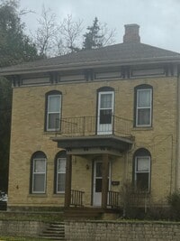 Building Photo - 304 Bridge St