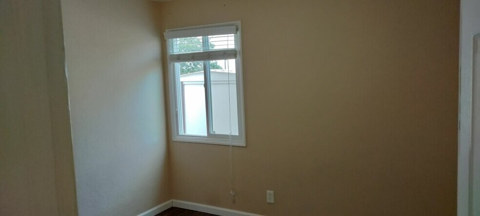 Building Photo - 4568 W 170th St