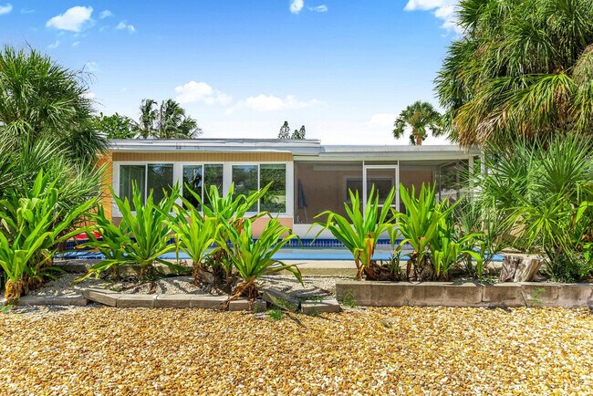 Building Photo - 324 Avenida Madera