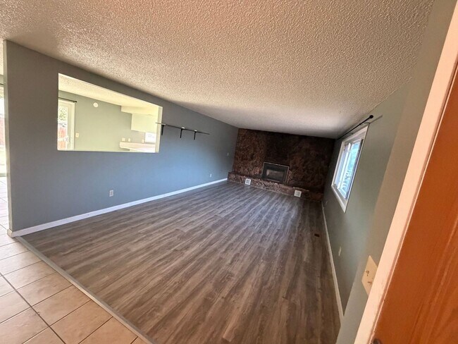 Building Photo - 5858 Shasta Way