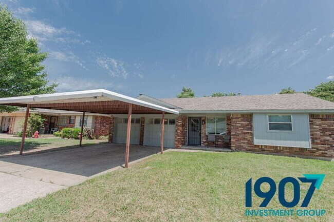 Primary Photo - Charming 3-Bedroom Home in Moore with Spac...