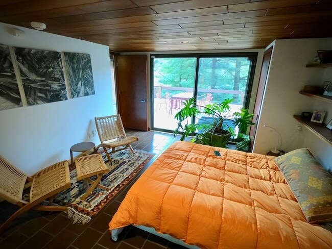 Building Photo - 8/1 Mid Century Modern Private House Bordering Frick Park. 1 of a kind.