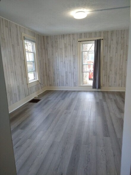 Building Photo - 226 Curry Ct