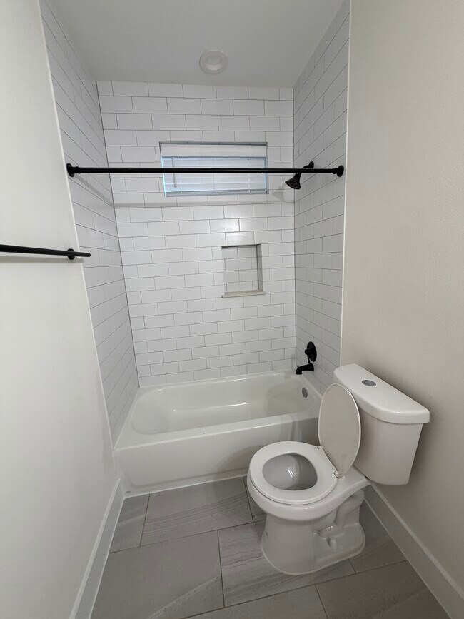 Building Photo - 3038 Live Oak St