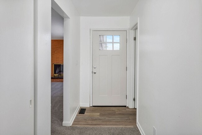 Building Photo - Newly Renovated