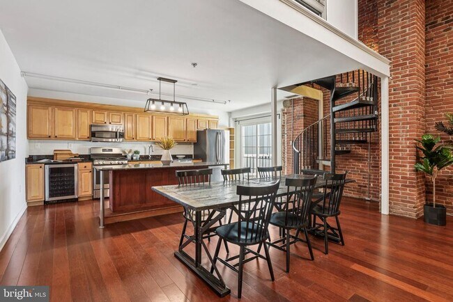 Building Photo - 810 N Hancock St